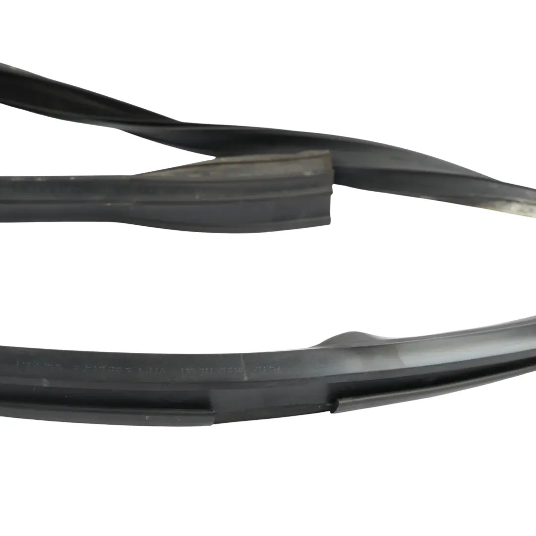Junta Goma Marco Puerta Delantera Derecha para Land Rover Range Rover L322 con número de pieza CUC000024 Land Rover Range Rover L322 Junta Goma Marco Puerta Delantera Derecha - SKU CUC000024 - Número de pieza CUC000024