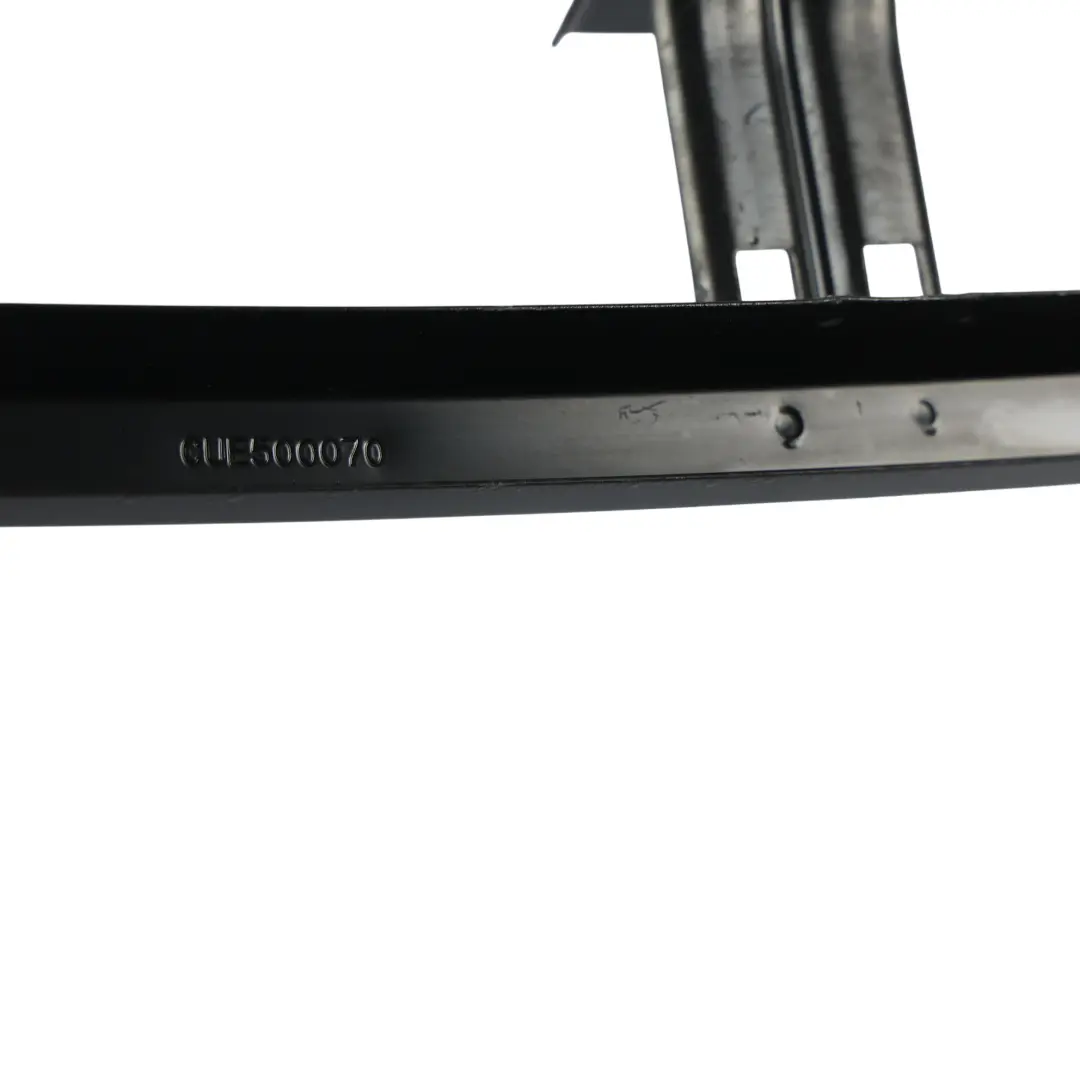 Guía Ventana Puerta Delantera Izquierda para Range Rover Sport L320 con número de pieza CUE500070 Range Rover Sport L320 Guía Ventana Puerta Delantera Izquierda - SKU CUE500070 - Número de pieza CUE500070