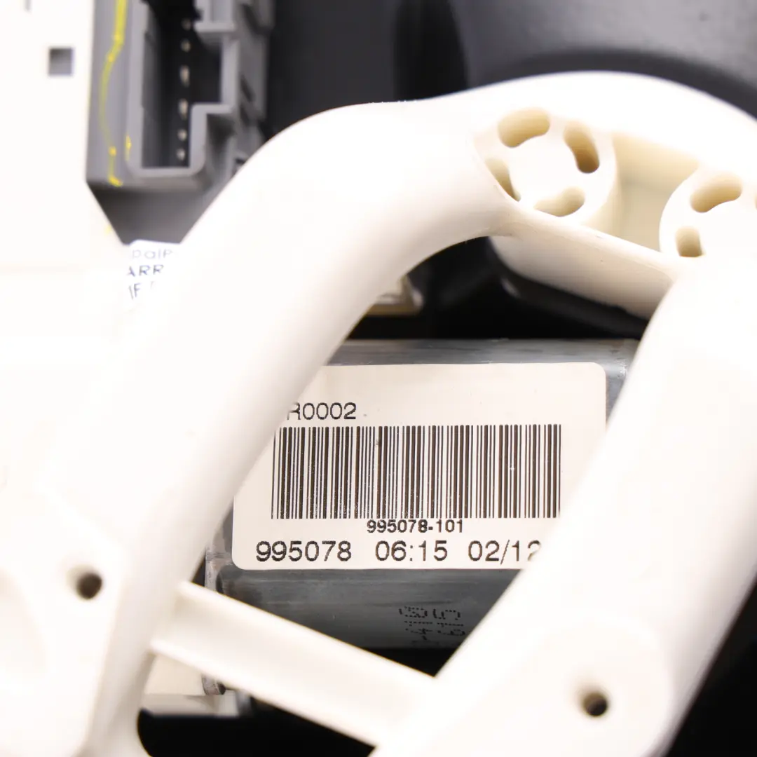 Land Rover Discovery 3 L319 Front Window Regulator Motor Left N/S 5H22-23200-CA - SKU CUH500110 - Part number CUH500110