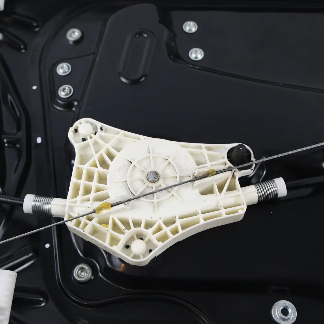 Window Regulator Motor Front Left N/S to Land Rover Discovery 3 L319 with Part number CUH500170 Land Rover Discovery 3 L319 Window Regulator Motor Front Left N/S - SKU CUH500170 - Part number CUH500170