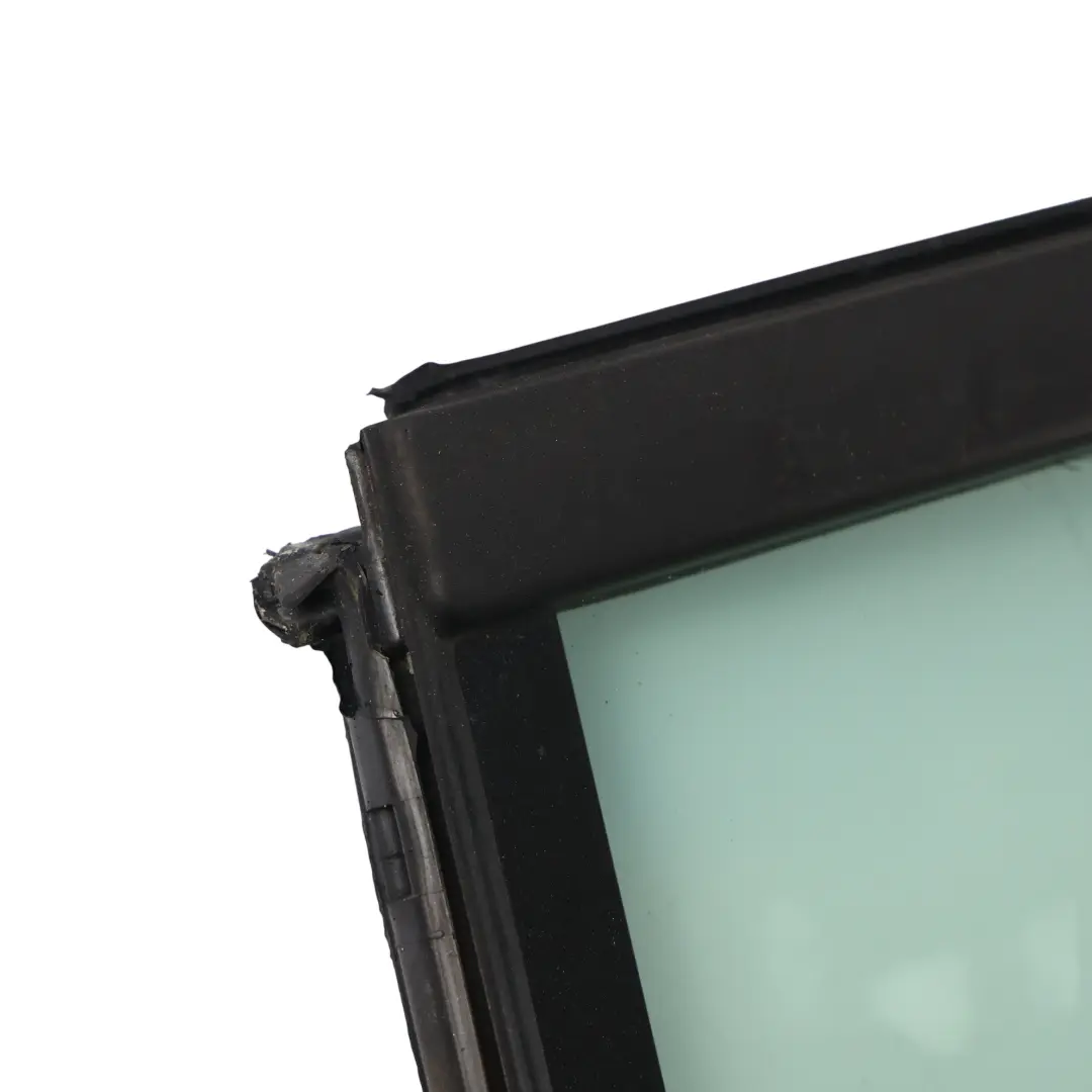 Quarter Window Glass Rear Right O/S Green to Land Rover Discovery 3 L319 with Part number CVB000845 Land Rover Discovery 3 L319 Quarter Window Glass Rear Right O/S Green - SKU CVB000845 - Part number CVB000845