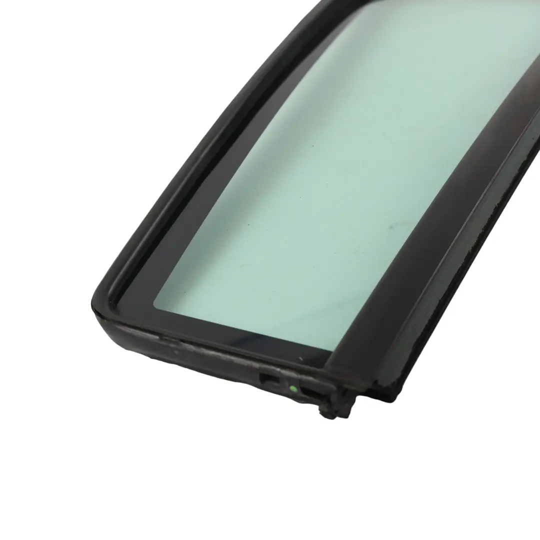 Cristal Ventana Trasero Izquierdo Verde para Land Rover Discovery 3 L319 con número de pieza CVB000855 Land Rover Discovery 3 L319 Cristal Ventana Trasero Izquierdo Verde - SKU CVB000855 - Número de pieza CVB000855