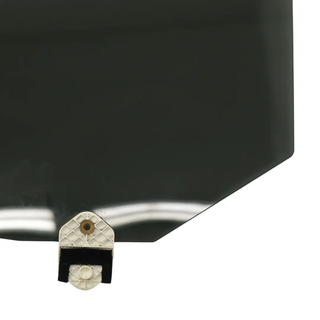 Vetro Porta AS3 Tintato Posteriore Destro 5H22-19H200-BA per Land Rover L319 con numero di parte CVB500310 Land Rover L319 Vetro Porta AS3 Tintato Posteriore Destro 5H22-19H200-BA - SKU CVB500310 - Numero di parte CVB500310