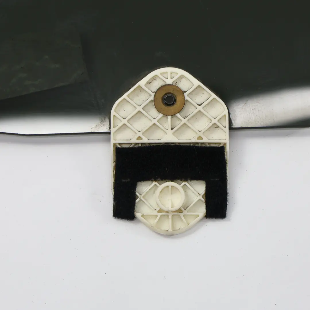 Vetro Porta AS3 Tintato Posteriore Destro 5H22-19H200-BA per Land Rover L319 con numero di parte CVB500310 Land Rover L319 Vetro Porta AS3 Tintato Posteriore Destro 5H22-19H200-BA - SKU CVB500310 - Numero di parte CVB500310