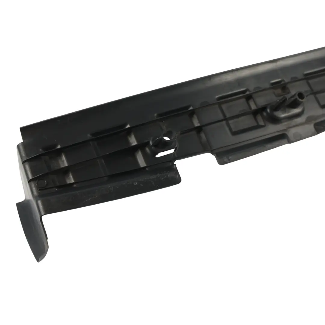 Deflettore Presa Aria Radiatore per Land Rover Discovery 3 L319 con numero di parte DXJ500100 Land Rover Discovery 3 L319 Deflettore Presa Aria Radiatore - SKU DXJ500100 - Numero di parte DXJ500100