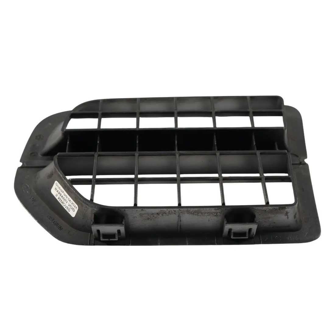 Listwa Kratka Błotnika Przód Prawo do Land Rover Discovery 3 L319 o numerze JAK000064 Land Rover Discovery 3 L319 Listwa Kratka Błotnika Przód Prawo - SKU JAK000064 - Numer Części JAK000064