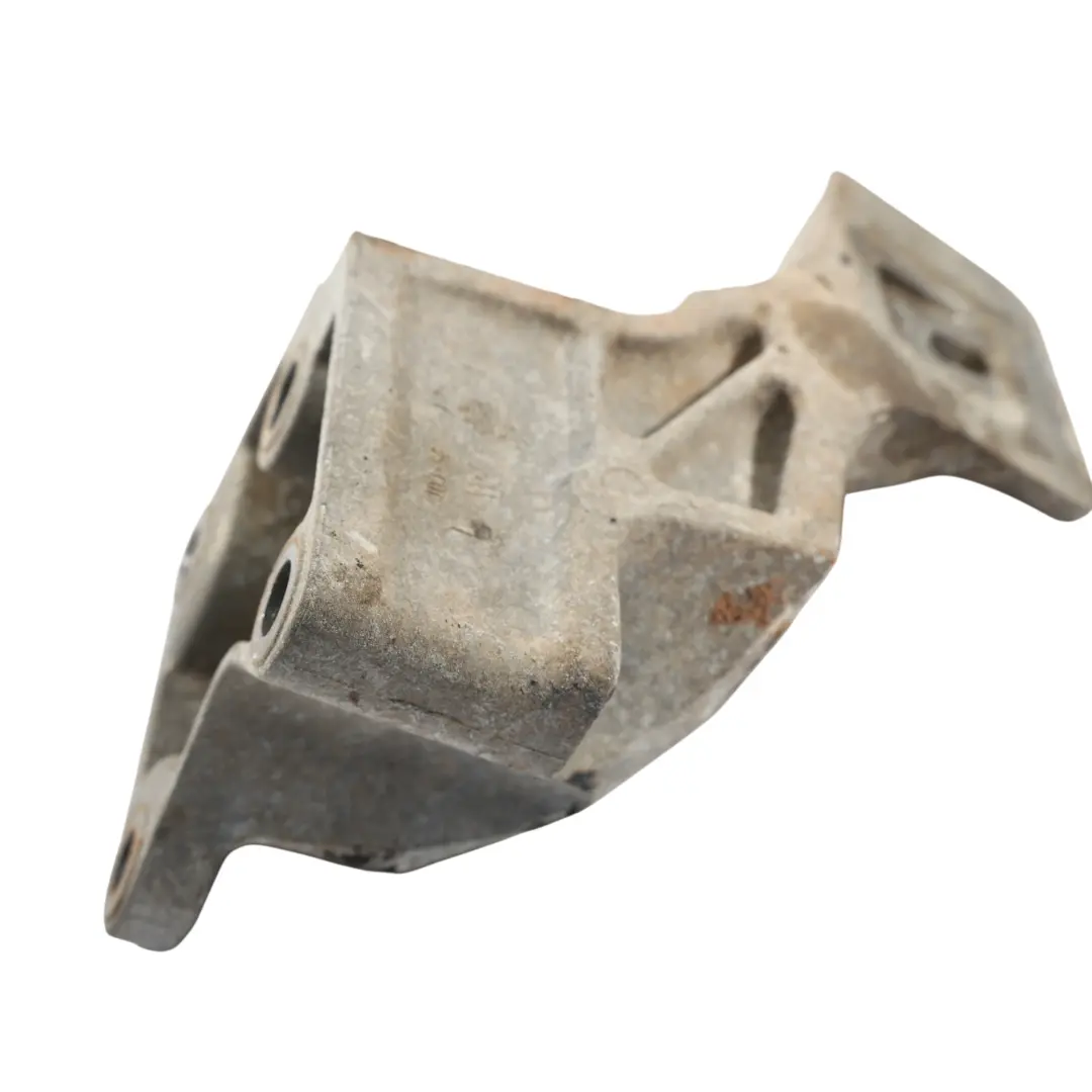 Land Rover Discovery 3 L319 Engine Mount Support Bracket Right O/S - SKU KKU500590 - Part number KKU500590