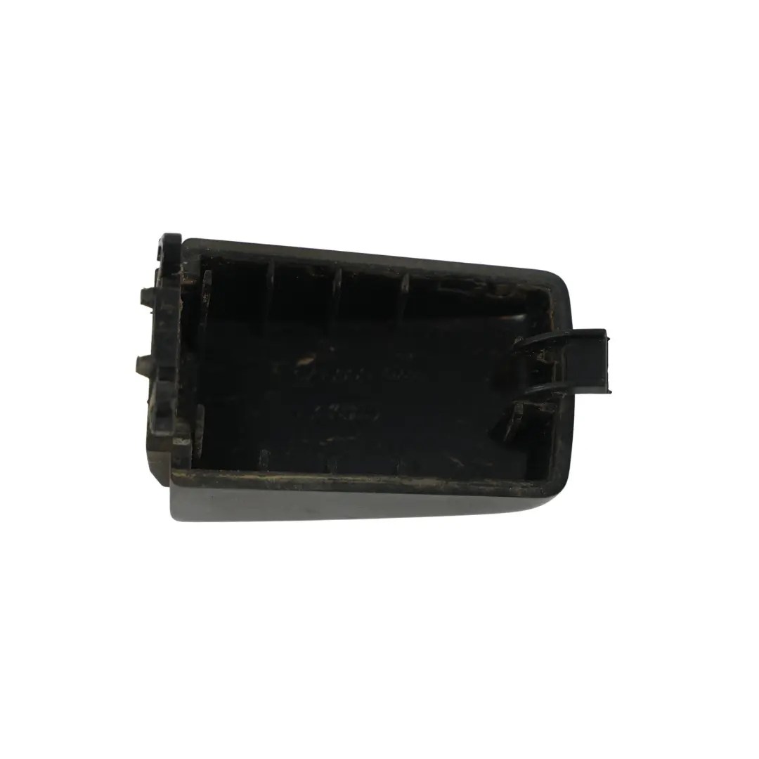 Copri Maniglia Porta Destro Grigio Corris 873 per Land Rover Discovery 4 con numero di parte LR018254 Land Rover Discovery 4 Copri Maniglia Porta Destro Grigio Corris 873 - SKU LR018254-COG - Numero di parte LR018254