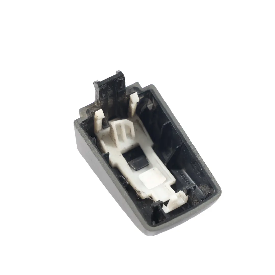 Maniglia Porta Posteriore Sinistra Grigia per Land Rover Discovery 4 L319 con numero di parte LR020928 Land Rover Discovery 4 L319 Maniglia Porta Posteriore Sinistra Grigia - SKU LR020928-COG1 - Numero di parte LR020928