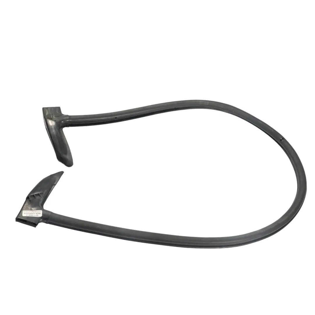 Upper Wheatherstrip Seal to Land Rover Discovery 4 L319 Tailgate with Part number LR044313 Land Rover Discovery 4 L319 Tailgate Upper Wheatherstrip Seal - SKU LR044313 - Part number LR044313