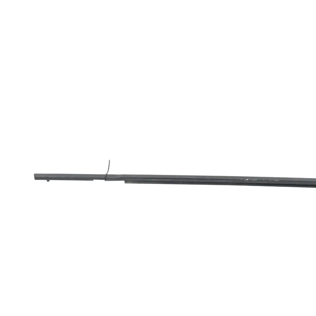 Guarnizione Vetro Porta Ant. Dx 5H22-202W08-AB per Land Rover Discovery L319 con numero di parte LR044649 Land Rover Discovery L319 Guarnizione Vetro Porta Ant. Dx 5H22-202W08-AB - SKU LR044649 - Numero di parte LR044649