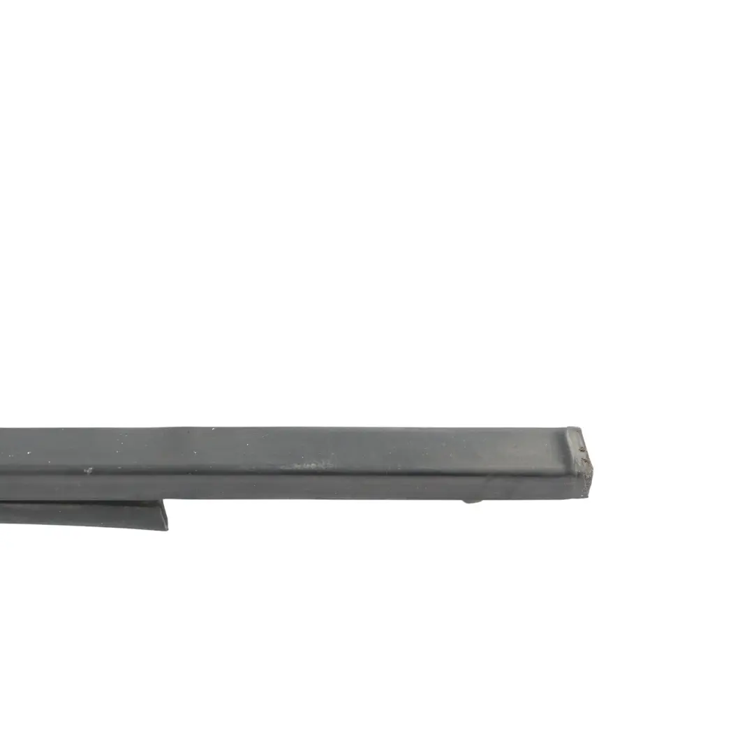 Guarnizione Vetro Porta Ant. Dx 5H22-202W08-AB per Land Rover Discovery L319 con numero di parte LR044649 Land Rover Discovery L319 Guarnizione Vetro Porta Ant. Dx 5H22-202W08-AB - SKU LR044649 - Numero di parte LR044649