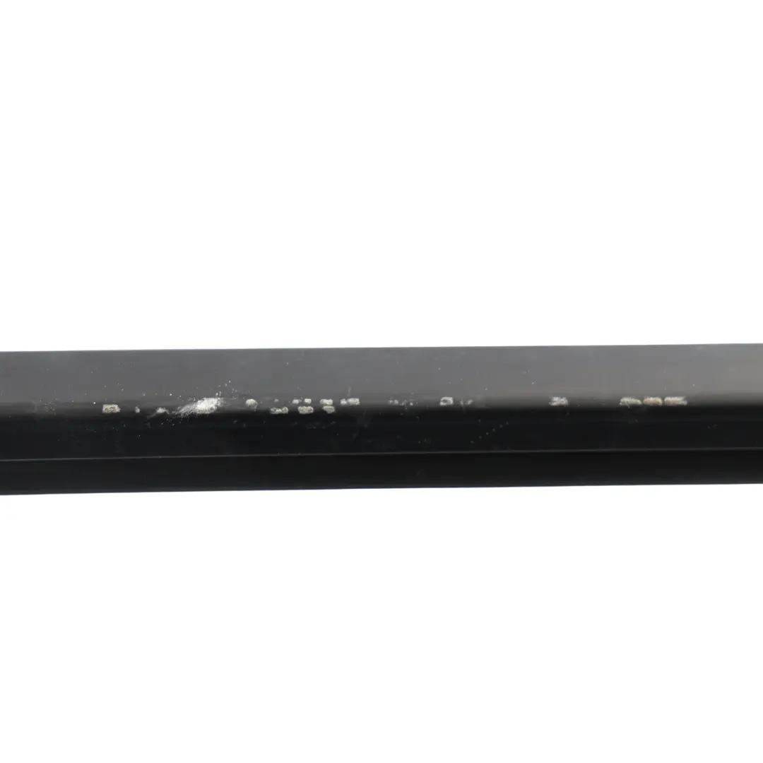 Guarnizione Vetro Porta Ant. Dx 5H22-202W08-AB per Land Rover Discovery L319 con numero di parte LR044649 Land Rover Discovery L319 Guarnizione Vetro Porta Ant. Dx 5H22-202W08-AB - SKU LR044649 - Numero di parte LR044649