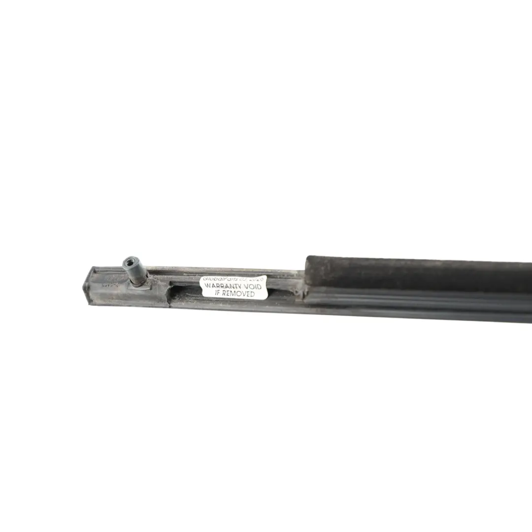 Türfenster Kanal Dichtung Vorne Links für Land Rover Discovery 4 L319 mit Teilenummer LR044650 Land Rover Discovery 4 L319 Türfenster Kanal Dichtung Vorne Links - SKU LR044650 - Teilenummer LR044650