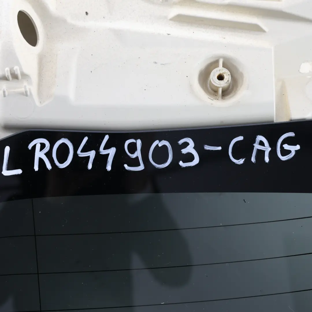 Klapa Bagażnika Szara Causeway 950 do Land Rover Range Rover L405 o numerze LR044903 Land Rover Range Rover L405 Klapa Bagażnika Szara Causeway 950 - SKU LR044903-CAG - Numer Części LR044903