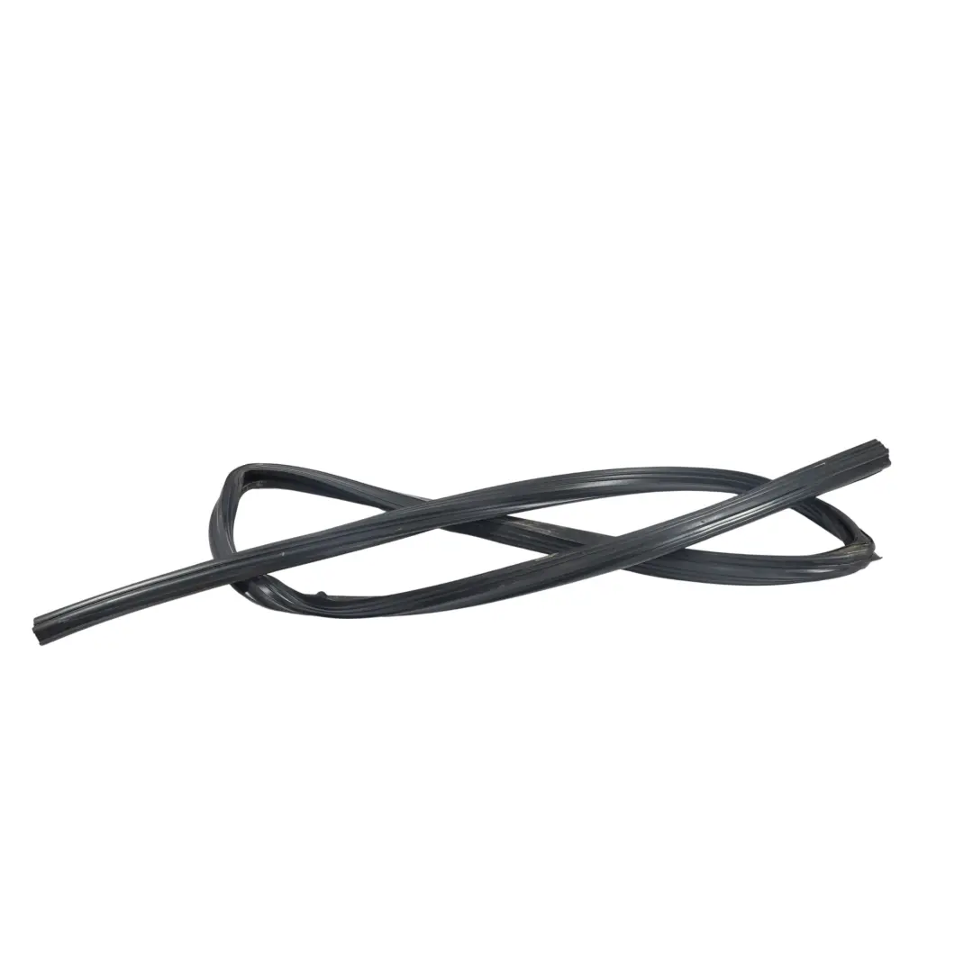 Guarnizione Vetro Porta Posteriore Destro per Land Rover Discovery 4 L319 con numero di parte LR049208 Land Rover Discovery 4 L319 Guarnizione Vetro Porta Posteriore Destro - SKU LR049208 - Numero di parte LR049208