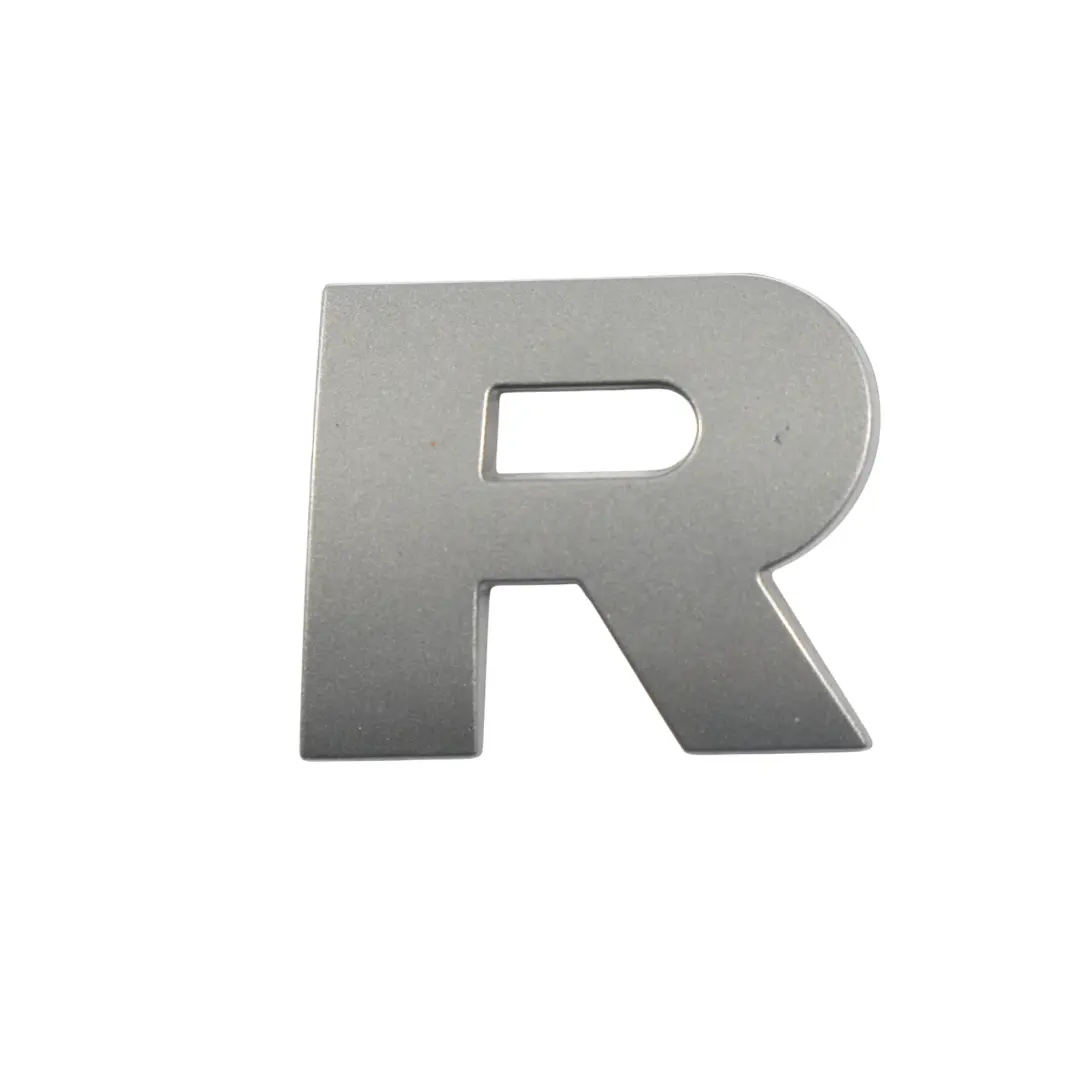 Emblemat Maski Napis Chrom do Land Rover Discovery 4 L319 o numerze LR051555 Land Rover Discovery 4 L319 Emblemat Maski Napis Chrom - SKU LR051555 - Numer Części LR051555