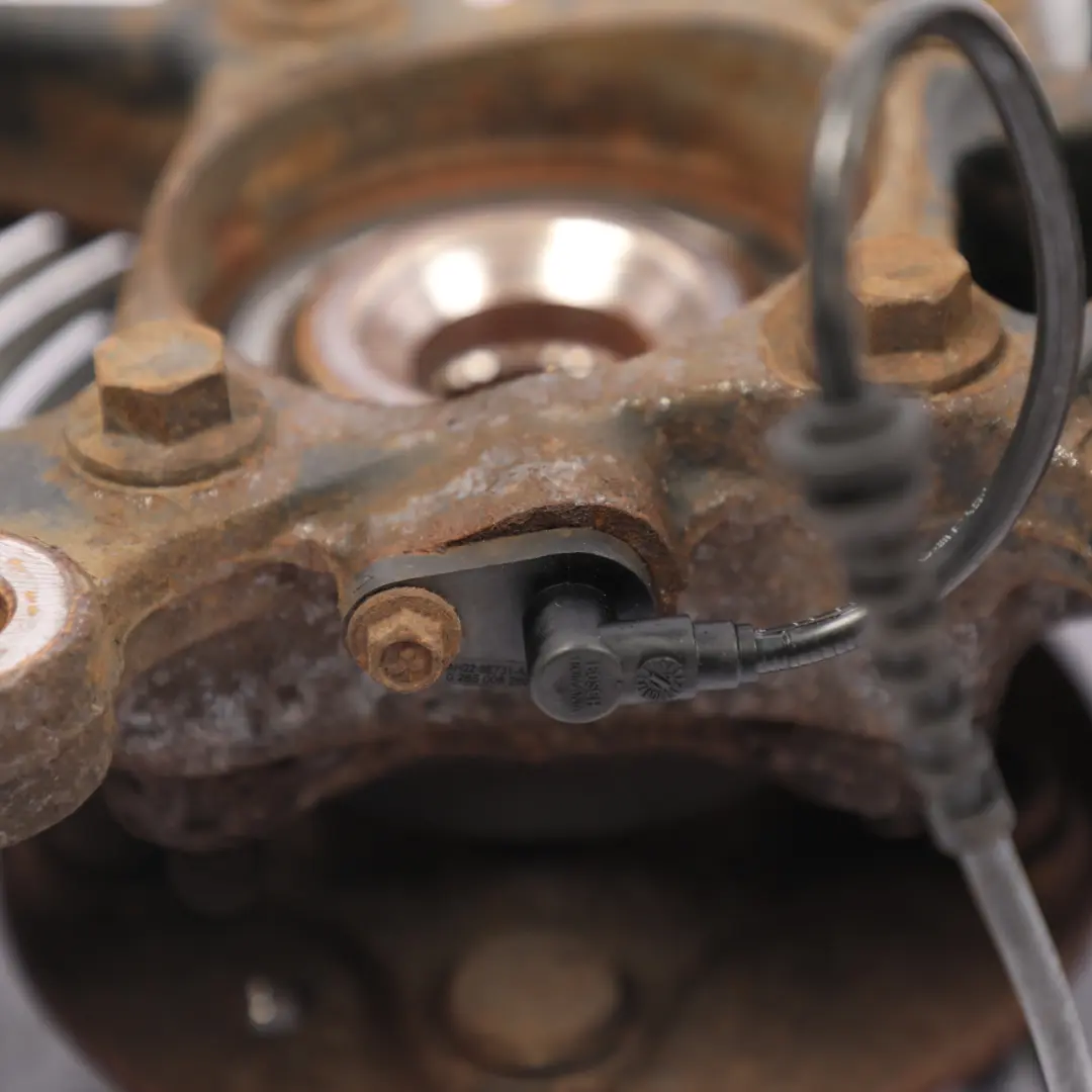 Land Rover Discovery 4 L319 Moyeu Porte-Roue Avant Droit LR056469 - SKU LR056468 - Numéro de pièce LR056468