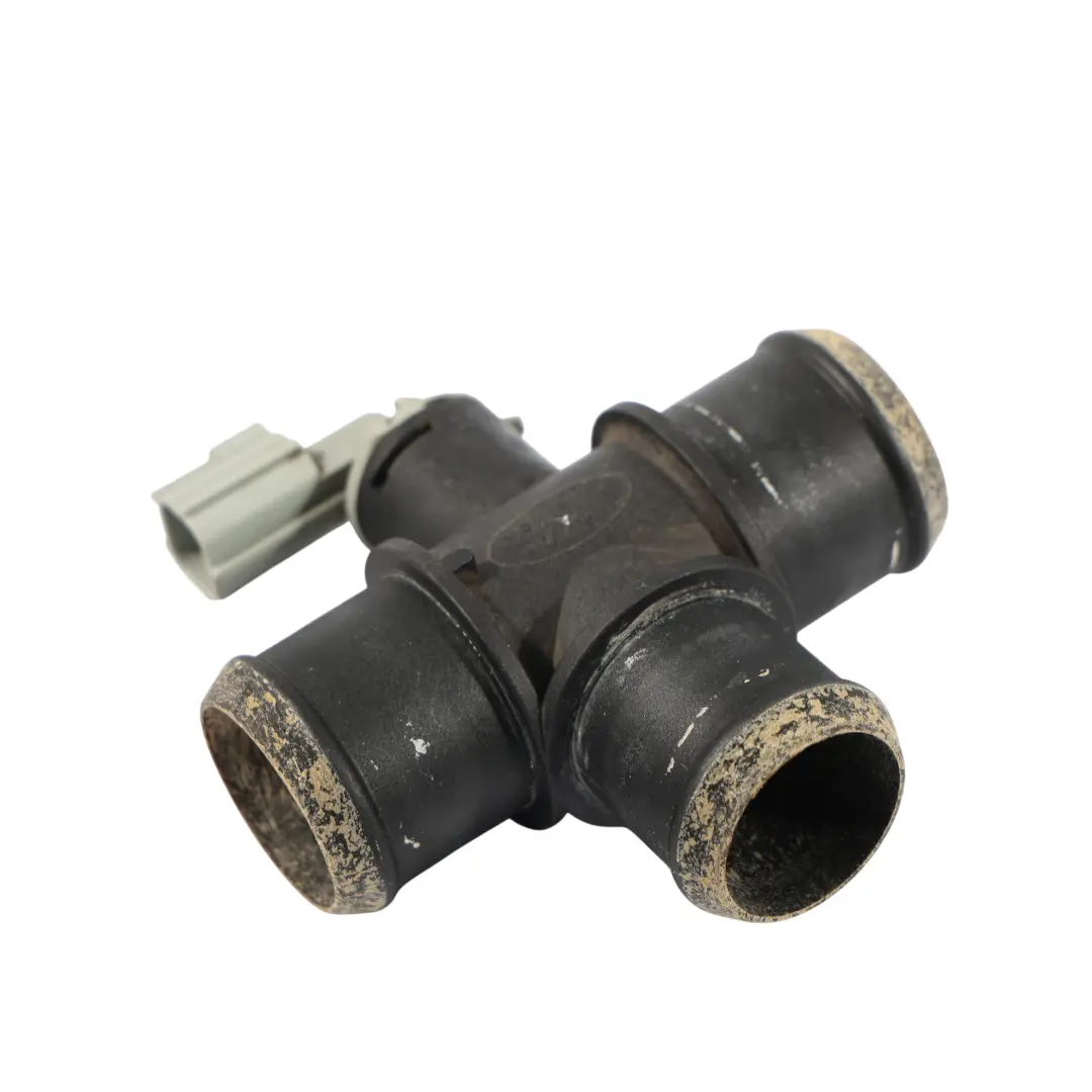 Króciec Rura Wąż Wody 2.7 TDCi do Land Rover Discovery 3 L319 o numerze PFK500020 Land Rover Discovery 3 L319 Króciec Rura Wąż Wody 2.7 TDCi - SKU PFK500020 - Numer Części PFK500020