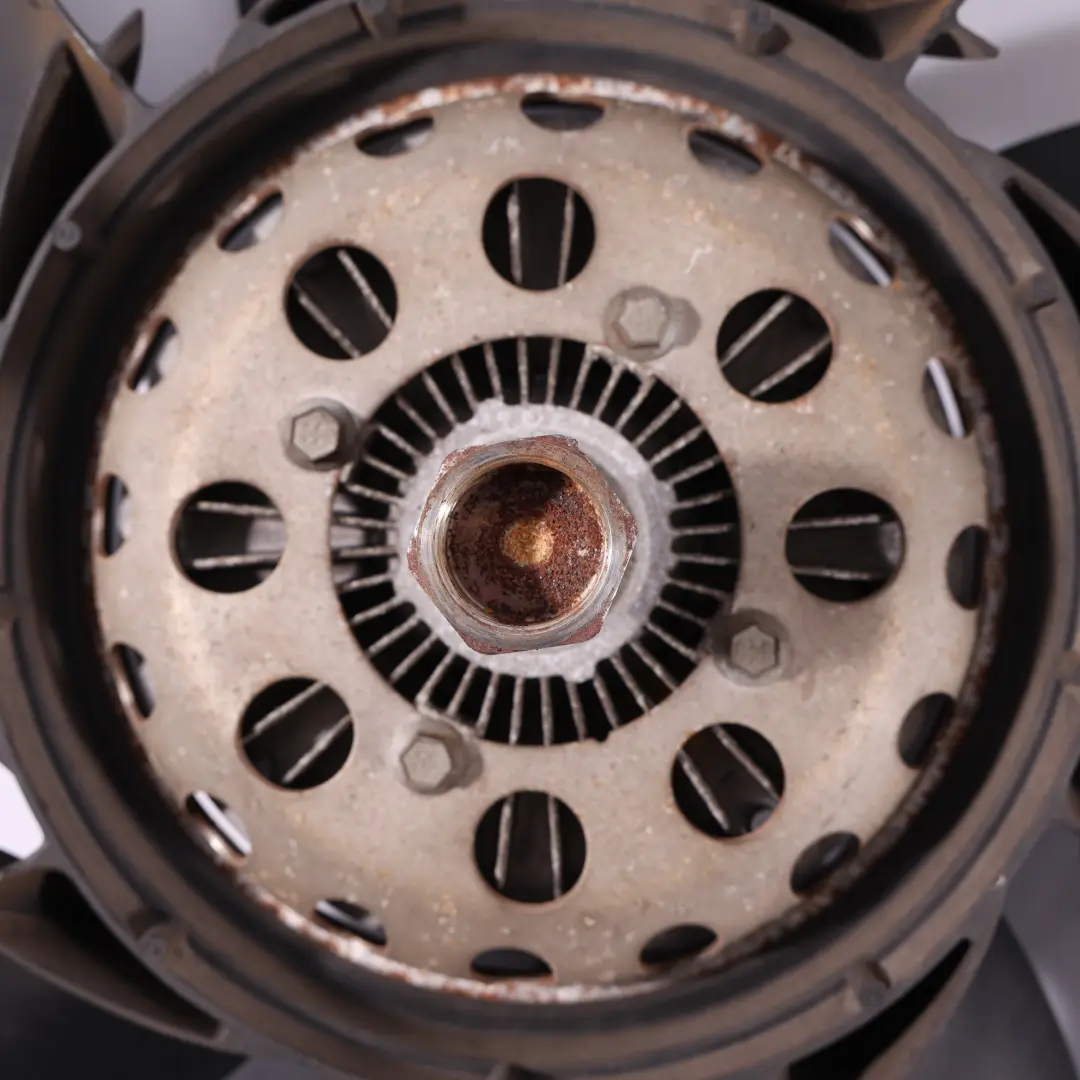 Viscous Fan Clutch Blade Motor to Land Rover Discovery 3 L319 2.7 TDV6 with Part number PGG500270 Land Rover Discovery 3 L319 2.7 TDV6 Viscous Fan Clutch Blade Motor - SKU PGG500270 - Part number PGG500270