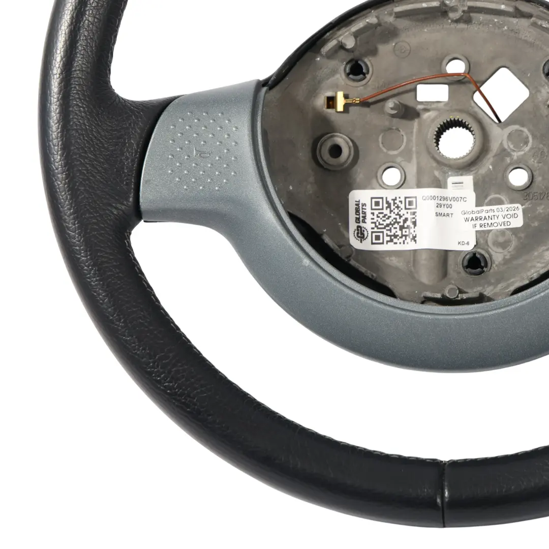 Kierownica Czarna Skóra 305178641 do Smart Fortwo 450 o numerze Q0001296V007C29Y00 Smart Fortwo 450 Kierownica Czarna Skóra 305178641 - SKU Q0001296V007C29Y00 - Numer Części Q0001296V007C29Y00