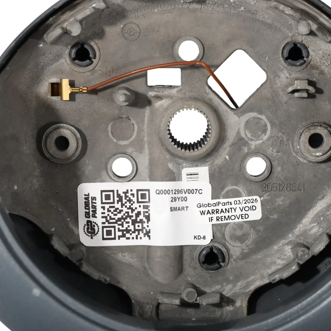 Kierownica Czarna Skóra 305178641 do Smart Fortwo 450 o numerze Q0001296V007C29Y00 Smart Fortwo 450 Kierownica Czarna Skóra 305178641 - SKU Q0001296V007C29Y00 - Numer Części Q0001296V007C29Y00