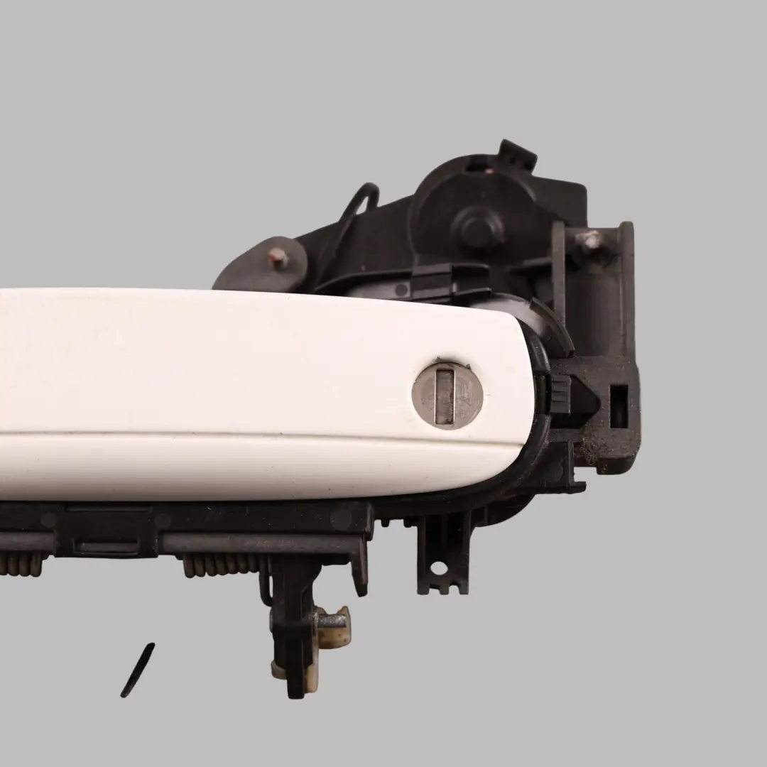 Exterior Door Handle Grab Front Right O/S Ibis White - Y9C to Audi A3 8P with Part number 4F0837208B Audi A3 8P Exterior Door Handle Grab Front Right O/S Ibis White - Y9C - SKU RHD-4F0837208B-IWH - Part number 4F0837208B