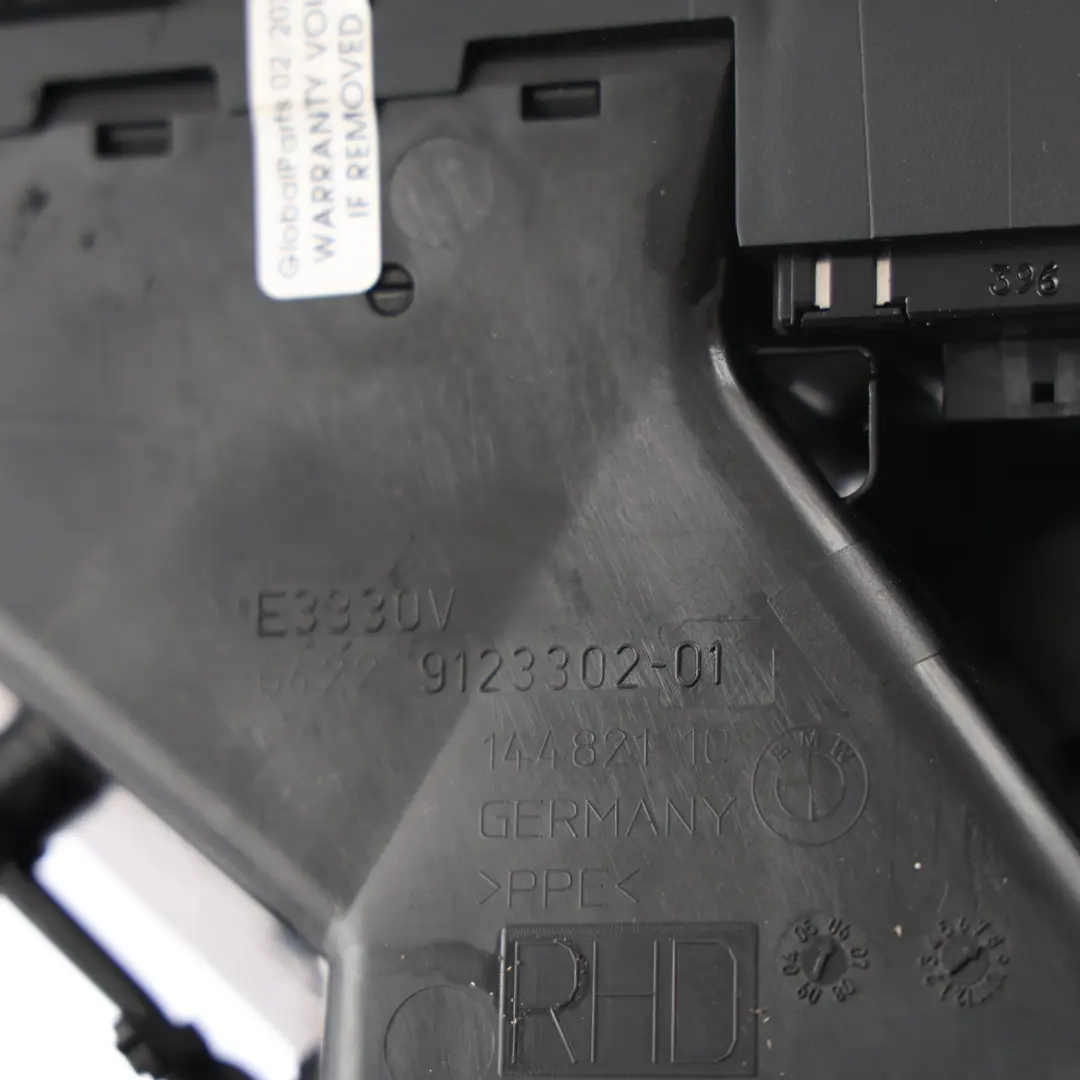 BMW E90 E91 E92 E93 Fresh Air Grille Centre Dash Vent Nozzle - SKU RHD-9123302 - Part number 9123302