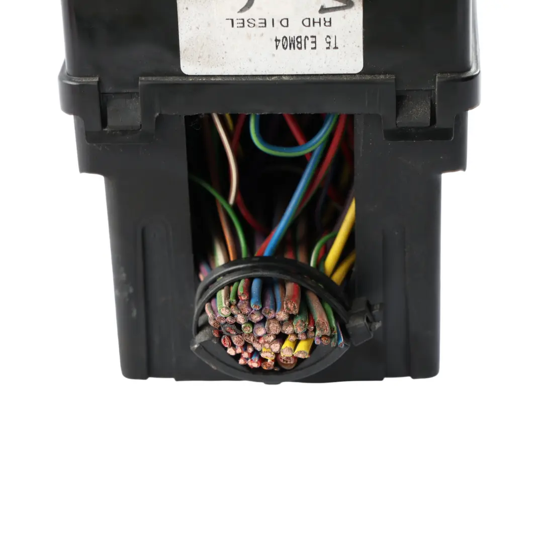 Fuse Box Control Unit Module to Land Rover Discovery 3 L319 Engine with Part number YMB506400A Land Rover Discovery 3 L319 Engine Fuse Box Control Unit Module - SKU RHD-YMB506400A - Part number YMB506400A