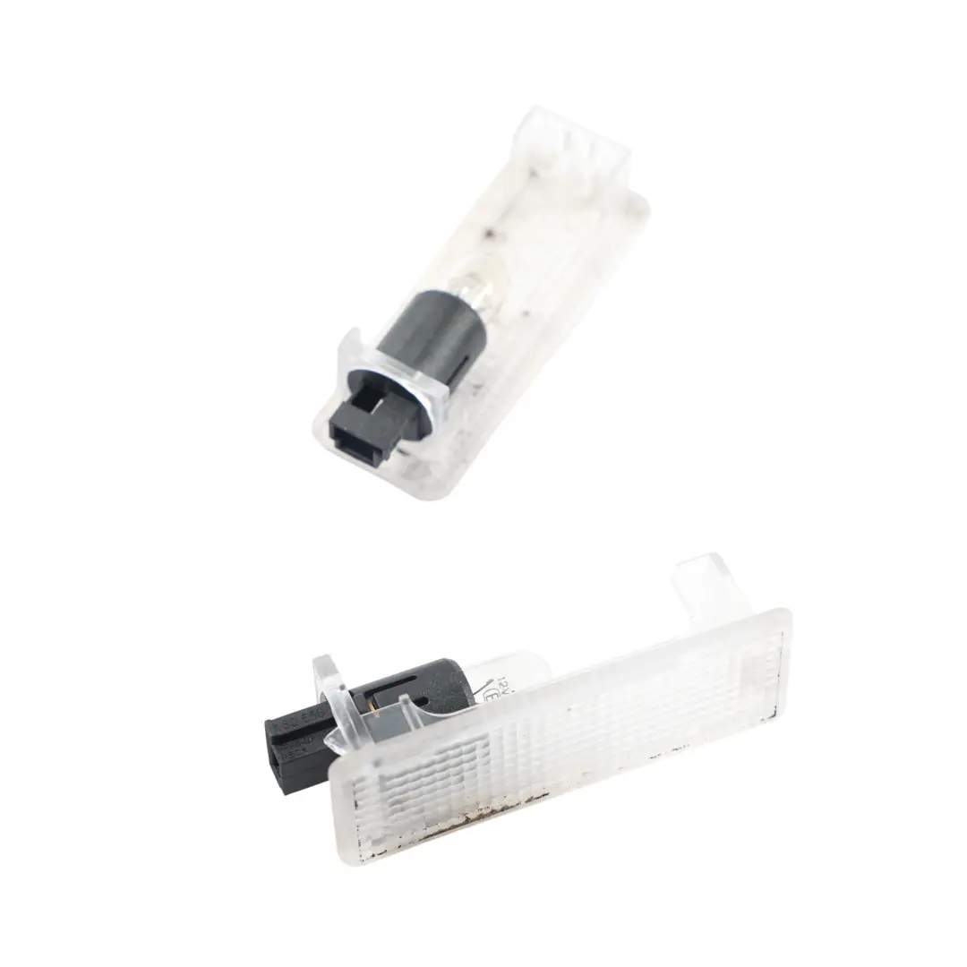 Lampe Éclairage Intérieur Courtoisie SET pour Land Rover Discovery L319 à propos du numéro de pièce XDC000071 Land Rover Discovery L319 Lampe Éclairage Intérieur Courtoisie SET - SKU XDC000071-1 - Numéro de pièce XDC000071