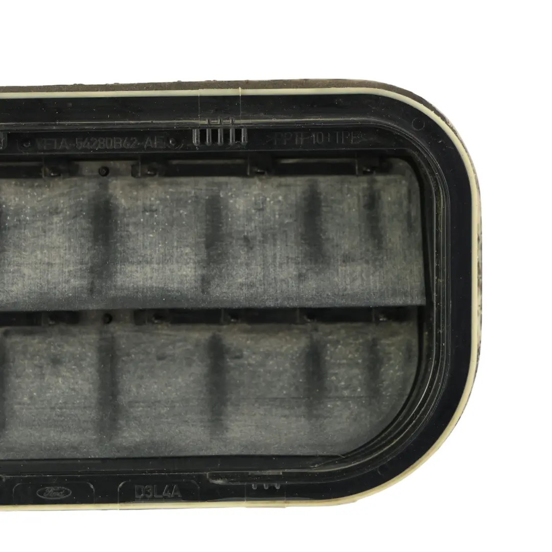 Ford Fiesta C394 Rejilla Ventilación Aire Trasera - SKU YF1A-54280B62-AE - Número de pieza YF1A-54280B62-AE