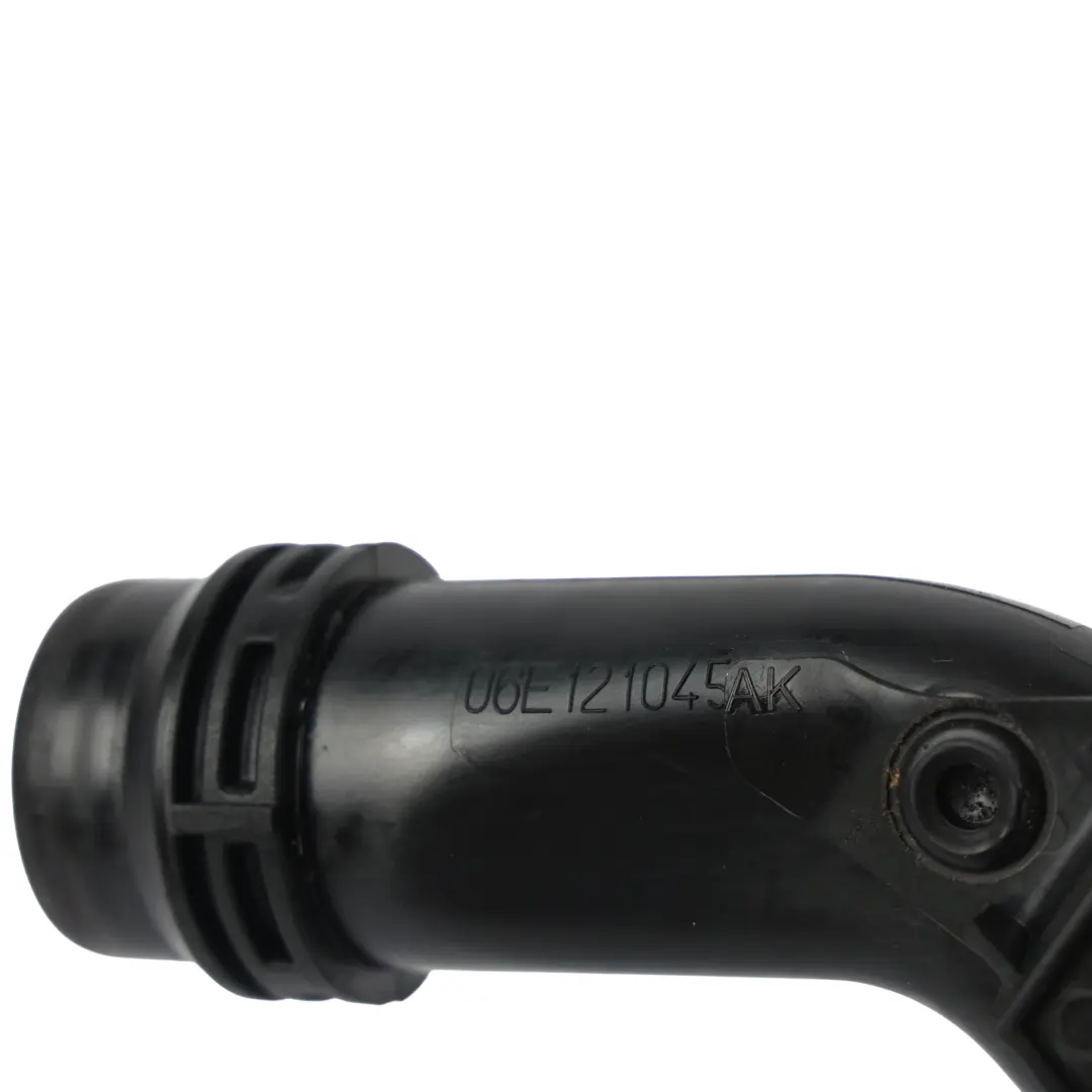 Przewód Płynu Chłodzącego do Audi A4 S4 B8 S5 8T A6 C7 o numerze 06E121045AA Audi A4 S4 B8 S5 8T A6 C7 Przewód Płynu Chłodzącego - SKU 06E121045AA - Numer Części 06E121045AA