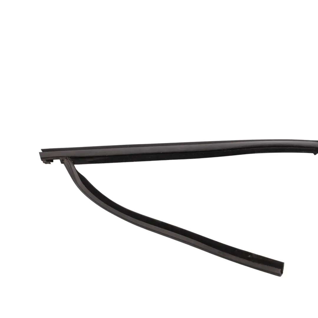 Mk1 Front Door Window Seal Gasket Sealing Surround Right O/S to Ford Kuga with Part number 1677493 Ford Kuga Mk1 Front Door Window Seal Gasket Sealing Surround Right O/S - SKU 1677493 - Part number 1677493