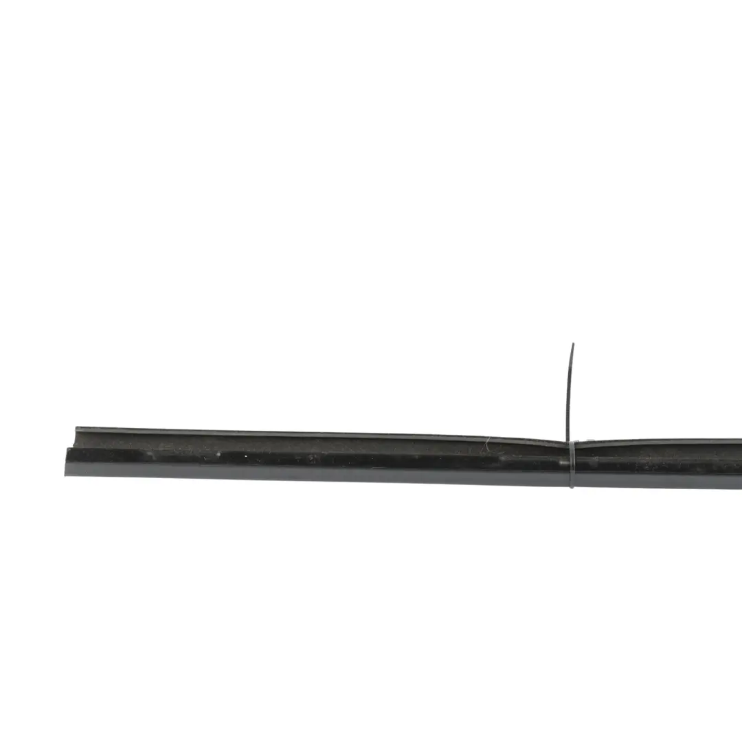 MK1 C394 Fensterdichtung Tür Vorne Rechts 3M51-R20570-AM für Ford Kuga mit Teilenummer 1699593 Ford Kuga MK1 C394 Fensterdichtung Tür Vorne Rechts 3M51-R20570-AM - SKU 1699593 - Teilenummer 1699593