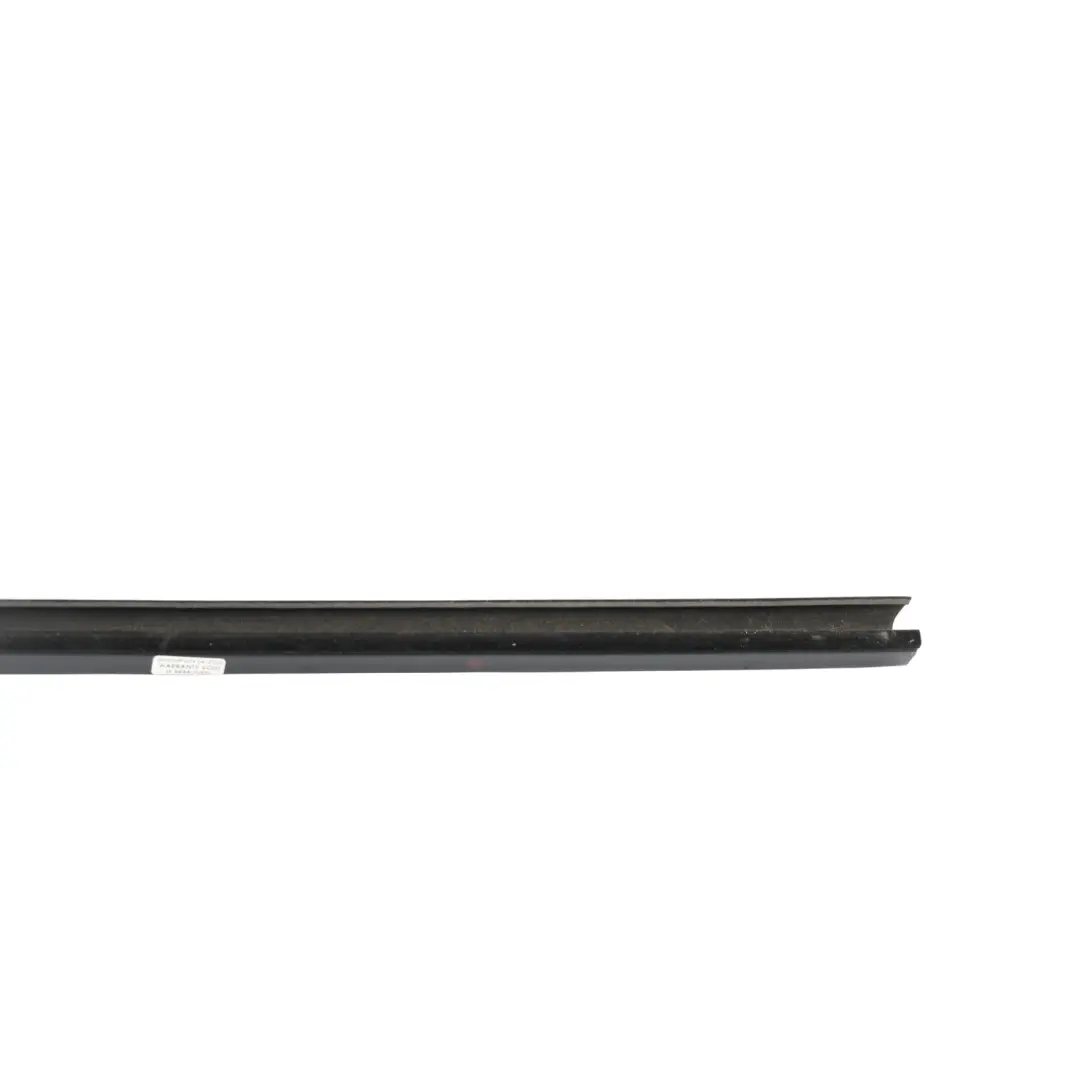 MK1 C394 Guarnizione Vetro Porta Anteriore Destra 3M51-R20570-AM per Ford Kuga con numero di parte 1699593 Ford Kuga MK1 C394 Guarnizione Vetro Porta Anteriore Destra 3M51-R20570-AM - SKU 1699593 - Numero di parte 1699593