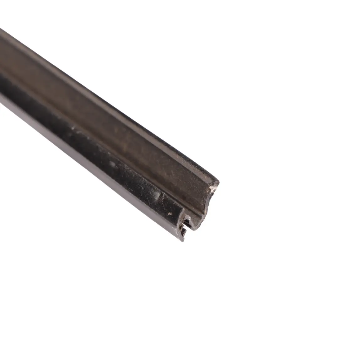 MK1 C394 Guarnizione Vetro Porta Anteriore Destra 3M51-R20570-AM per Ford Kuga con numero di parte 1699593 Ford Kuga MK1 C394 Guarnizione Vetro Porta Anteriore Destra 3M51-R20570-AM - SKU 1699593 - Numero di parte 1699593