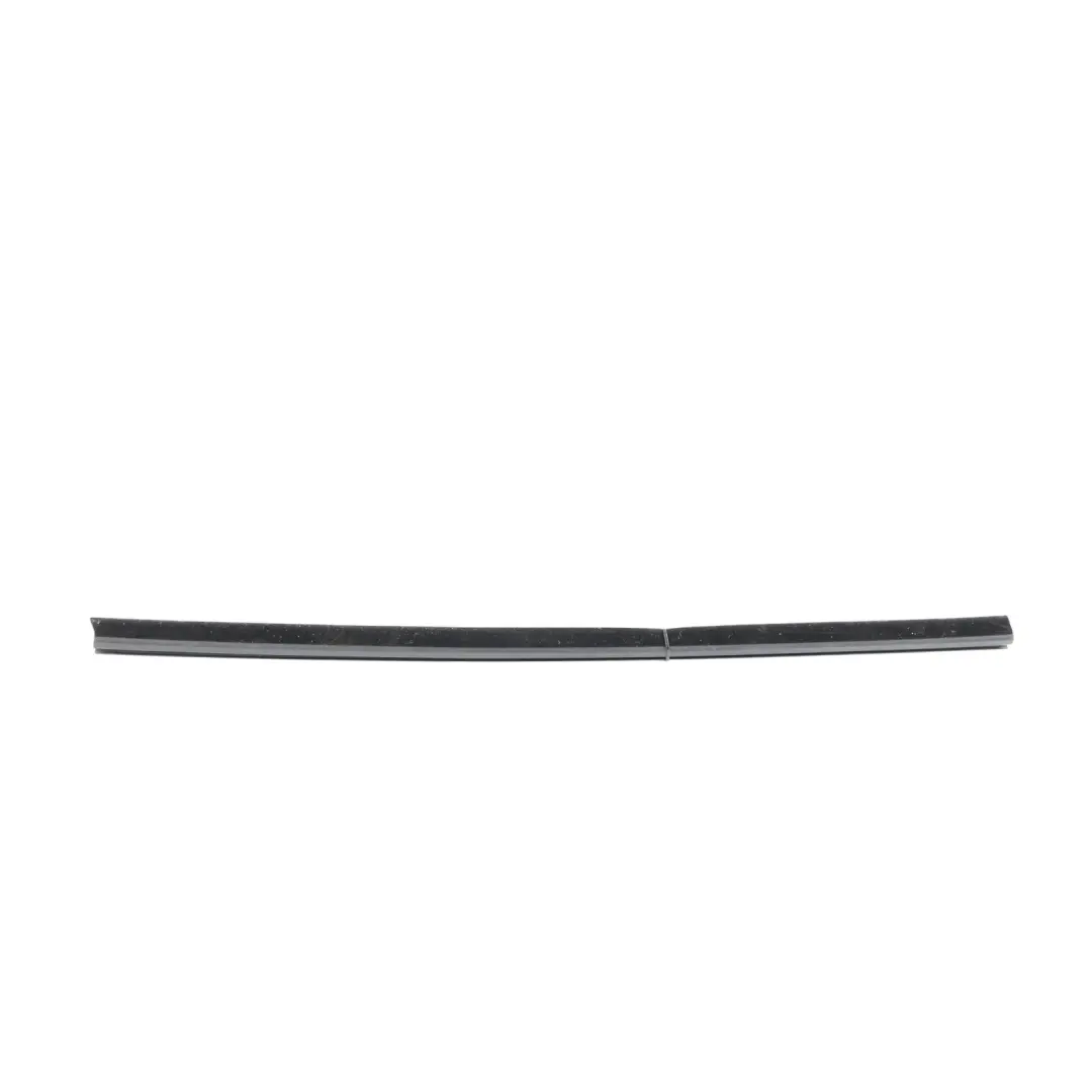 MK1 C394 Guarnizione Vetro Porta Anteriore Destra 3M51-R20570-AM per Ford Kuga con numero di parte 1699593 Ford Kuga MK1 C394 Guarnizione Vetro Porta Anteriore Destra 3M51-R20570-AM - SKU 1699593 - Numero di parte 1699593