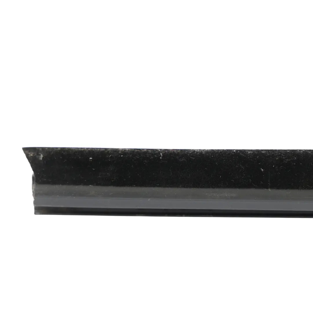 MK1 C394 Guarnizione Vetro Porta Anteriore Destra 3M51-R20570-AM per Ford Kuga con numero di parte 1699593 Ford Kuga MK1 C394 Guarnizione Vetro Porta Anteriore Destra 3M51-R20570-AM - SKU 1699593 - Numero di parte 1699593