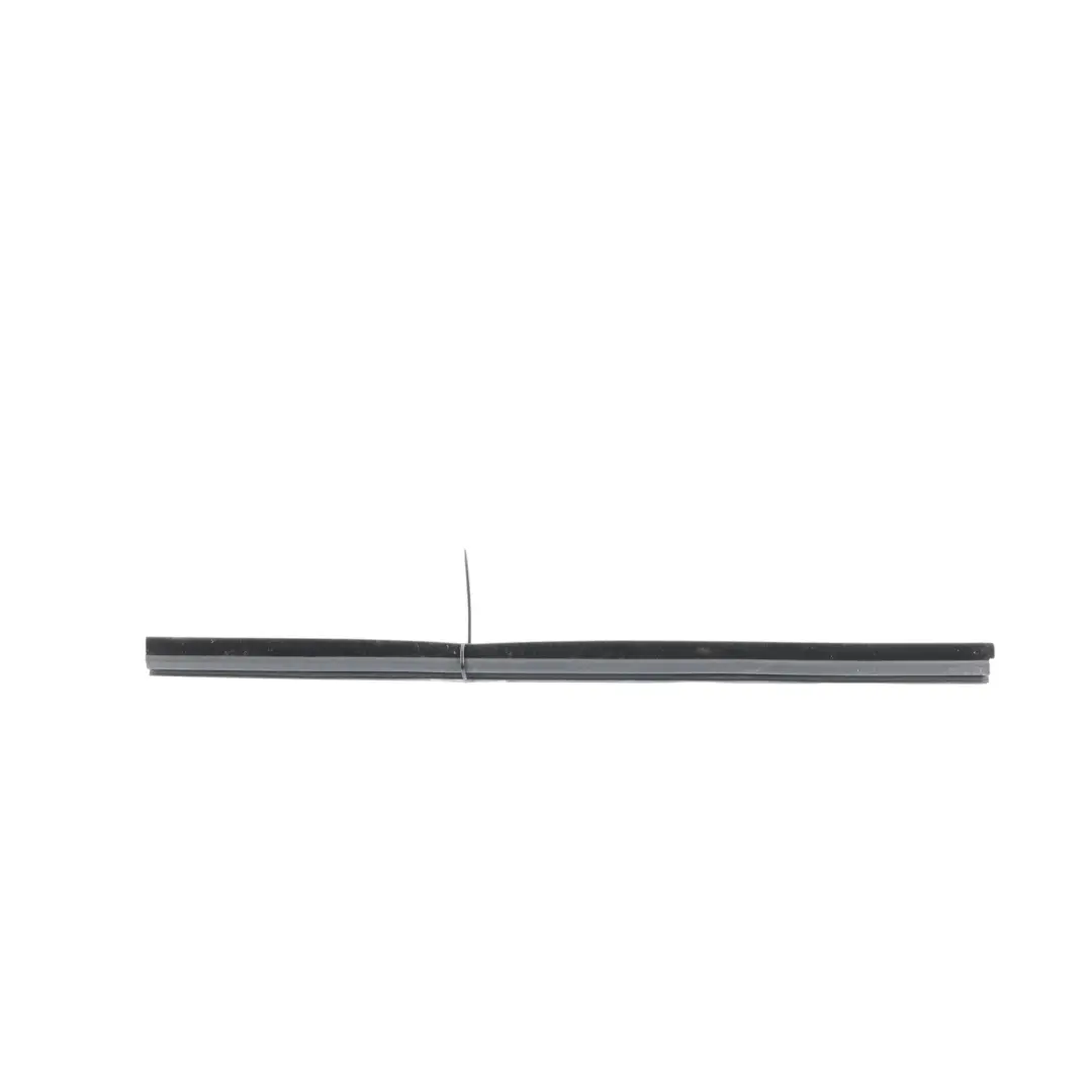 MK1 Modanatura Finestrino Porta Posteriore Sinistra 3M51-R25861-AL per Ford Kuga con numero di parte 1699596 Ford Kuga MK1 Modanatura Finestrino Porta Posteriore Sinistra 3M51-R25861-AL - SKU 1699596 - Numero di parte 1699596