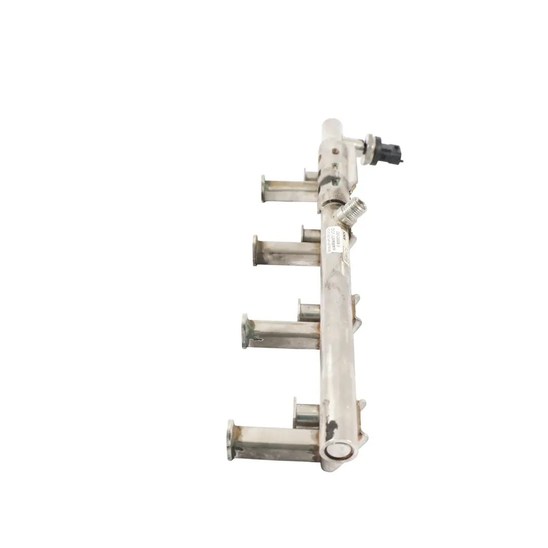 Tubo Alimentazione Rail Iniettori 1.6 EcoBoost CJ5G-9H487-BA per Ford Fiesta MK7 con numero di parte 1752563 Ford Fiesta MK7 Tubo Alimentazione Rail Iniettori 1.6 EcoBoost CJ5G-9H487-BA - SKU 1752563 - Numero di parte 1752563