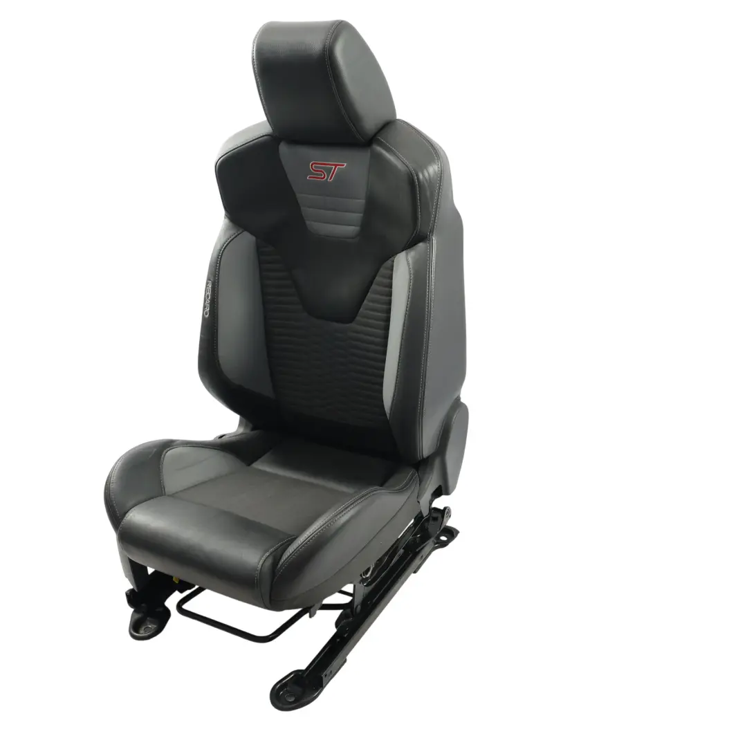 ST-2 MK3 Asiento Delantero Recaro Derecho Negro Cuero Gris para Ford Focus con número de pieza 1779042 Ford Focus ST-2 MK3 Asiento Delantero Recaro Derecho Negro Cuero Gris - SKU 1779042-2 - Número de pieza 1779042