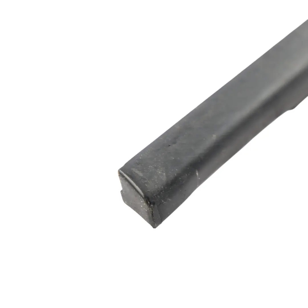 Ford Focus MK3 Guarnizione Vetro Porta Anteriore Esterna Nera Sinistra - SKU 1871579 - Numero di parte 1871579