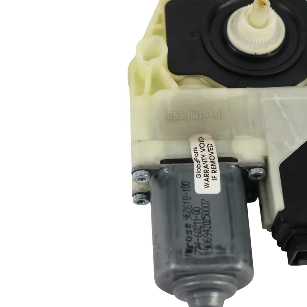 Silnik Podnośnika Szyby Drzwi Tylny Prawy do Volkswagen Passat B6 o numerze 1K0959704AB Volkswagen Passat B6 Silnik Podnośnika Szyby Drzwi Tylny Prawy - SKU 1K0959704AB - Numer Części 1K0959704AB