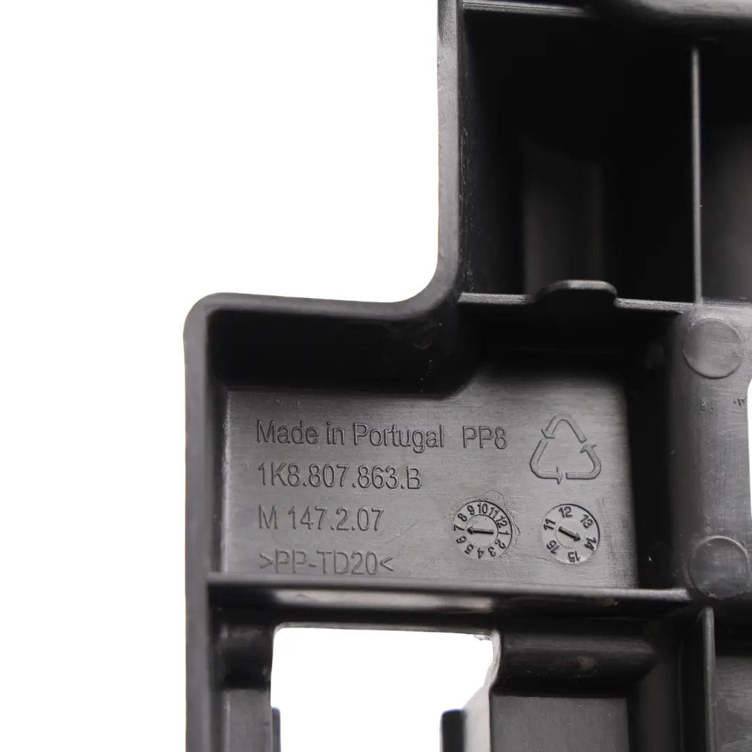 Mk3 Tylna Środkowa Listwa Mocująca Zderzaka do Volkswagen Scirocco o numerze 1K8807863B Volkswagen Scirocco Mk3 Tylna Środkowa Listwa Mocująca Zderzaka - SKU 1K8807863B - Numer Części 1K8807863B