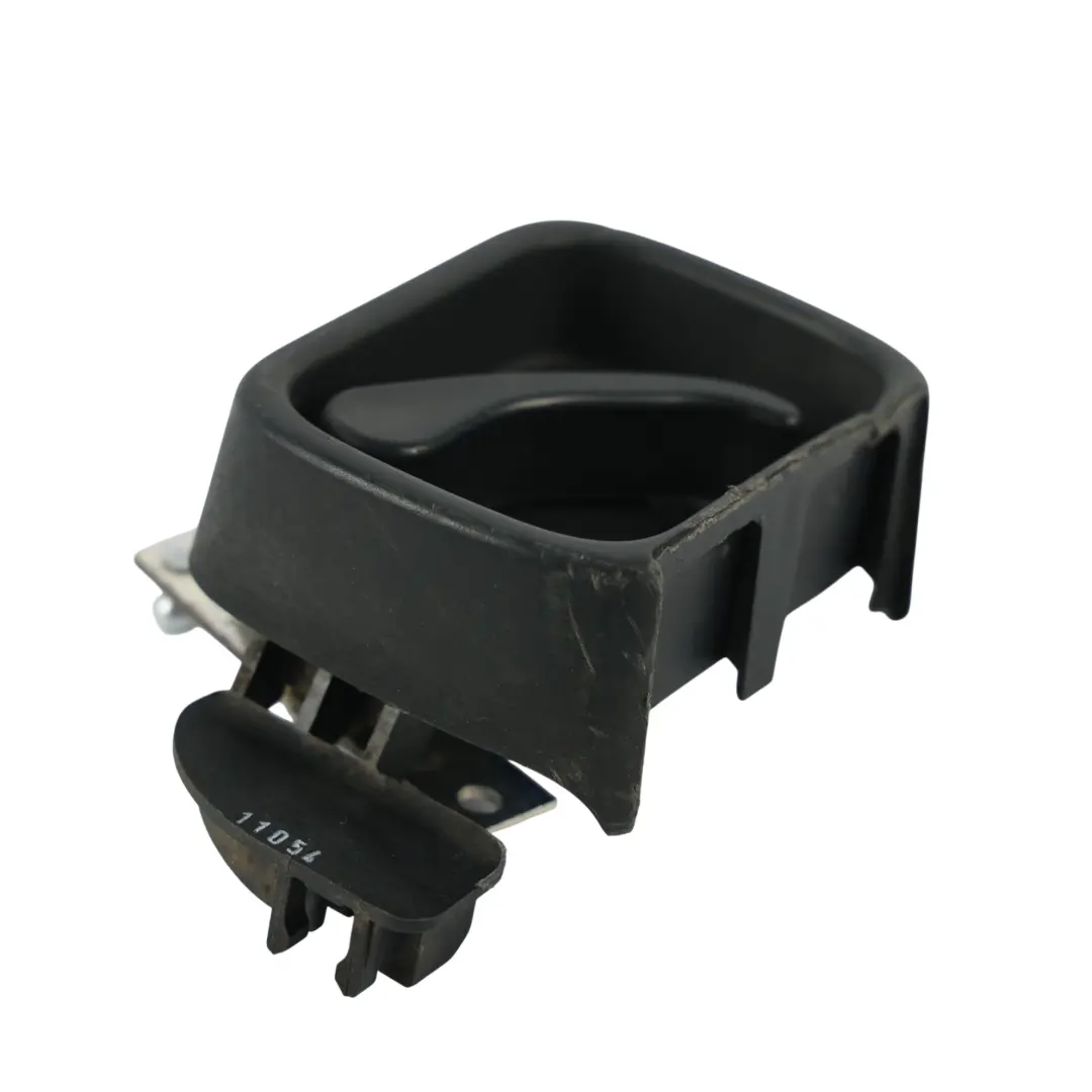 2k Klamka Klapy Bagażnika Tylnej do Volkswagen Caddy Maxi o numerze 2K0827185B Volkswagen Caddy Maxi 2k Klamka Klapy Bagażnika Tylnej - SKU 2K0827185B - Numer Części 2K0827185B