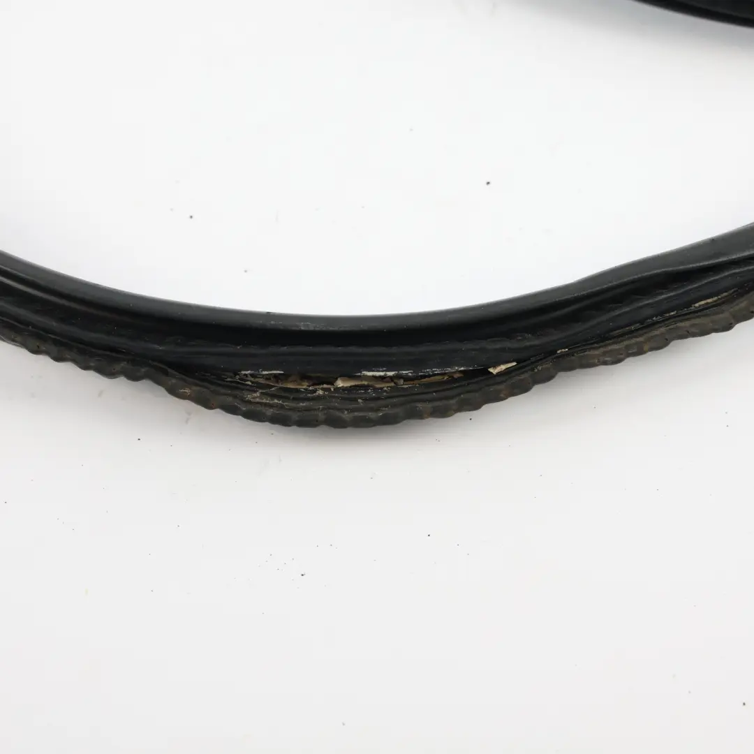 MK5 Guarnizione Portellone Bagagliaio per Ford Fiesta ST con numero di parte 2S51-B40406-BB Ford Fiesta ST MK5 Guarnizione Portellone Bagagliaio - SKU 2S51-B40406-BB - Numero di parte 2S51-B40406-BB