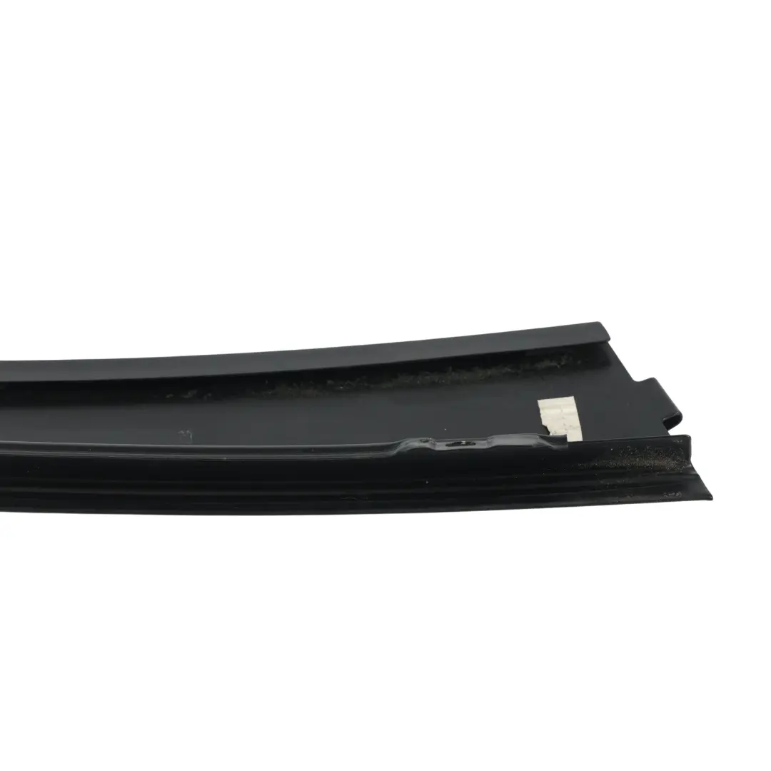 Garniture Encadrement Vitre Panneau Avant Droit pour Volkswagen Passat B6 à propos du numéro de pièce 3C4837902B Volkswagen Passat B6 Garniture Encadrement Vitre Panneau Avant Droit - SKU 3C4837902B - Numéro de pièce 3C4837902B