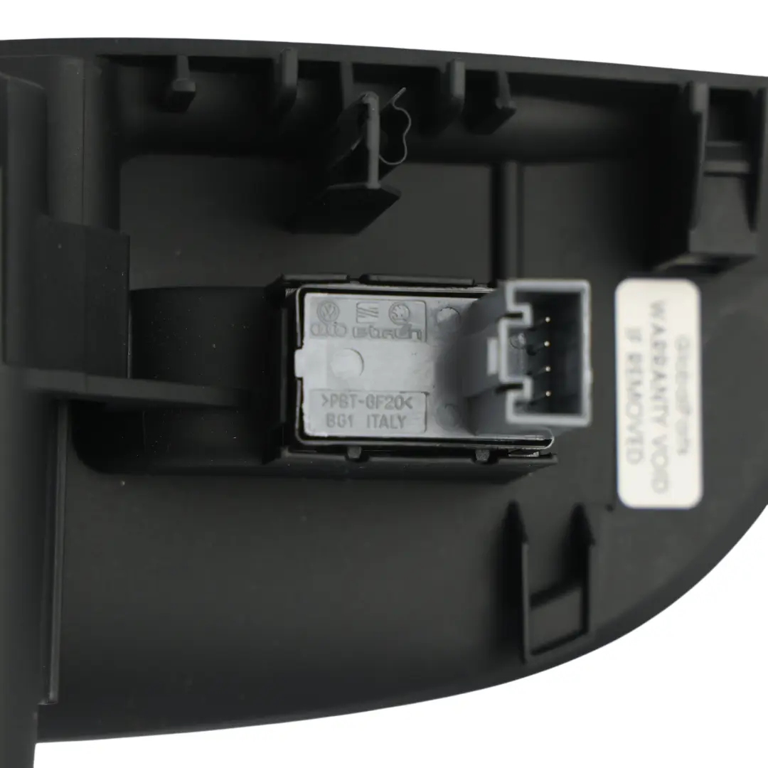 Interruttore Maniglia Porta Posteriore Destra per Volkswagen Passat B6 con numero di parte 3C4867180B Volkswagen Passat B6 Interruttore Maniglia Porta Posteriore Destra - SKU 3C4867180B - Numero di parte 3C4867180B
