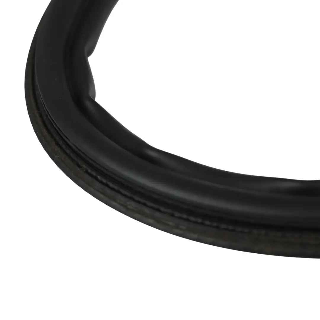 Joint Caoutchouc Couvercle Coffre Hayon pour Volkswagen Passat B6 à propos du numéro de pièce 3C5827705 Volkswagen Passat B6 Joint Caoutchouc Couvercle Coffre Hayon - SKU 3C5827705 - Numéro de pièce 3C5827705