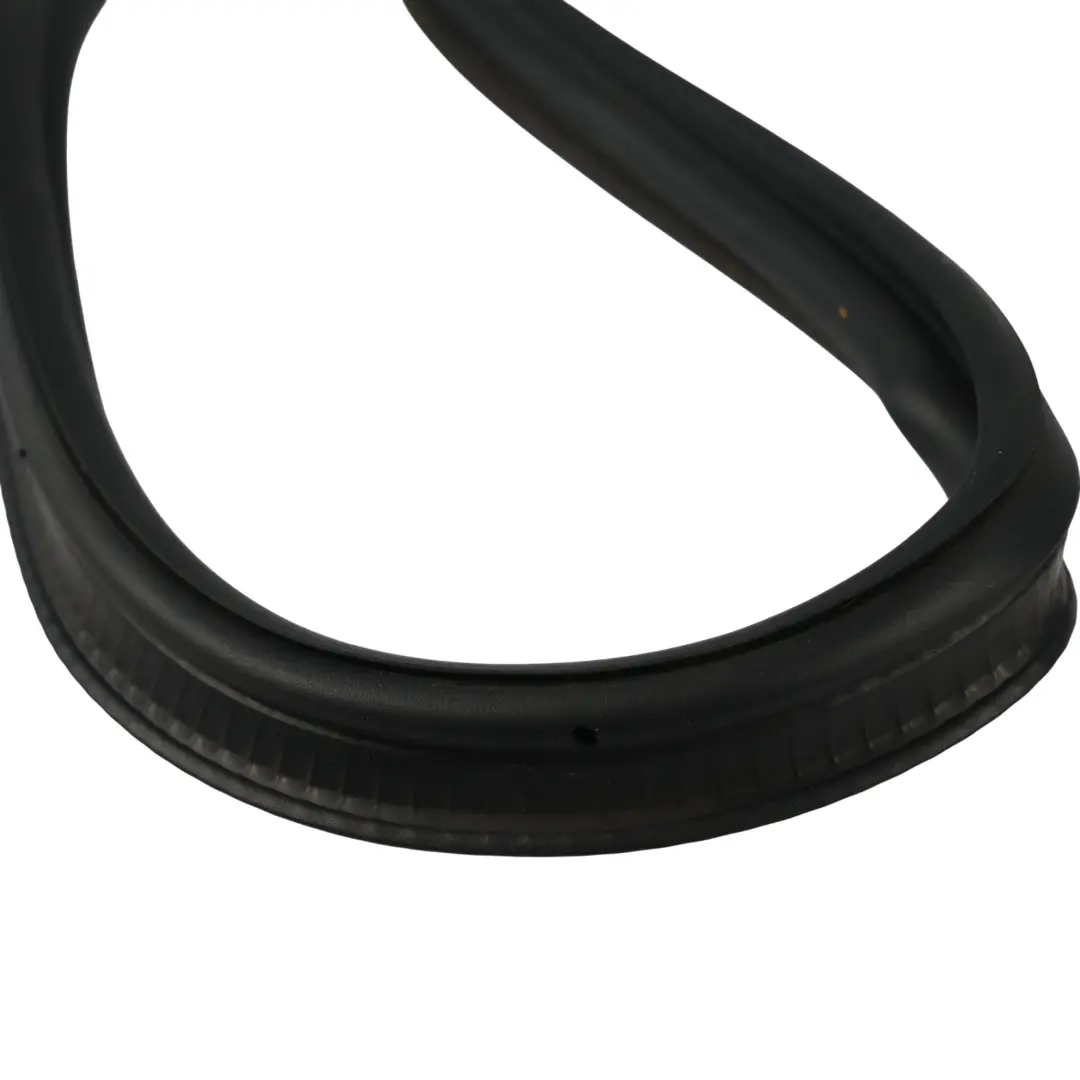 Guarnizione Coperchio Bagagliaio Gomma per Volkswagen Passat B6 con numero di parte 3C5827705 Volkswagen Passat B6 Guarnizione Coperchio Bagagliaio Gomma - SKU 3C5827705 - Numero di parte 3C5827705